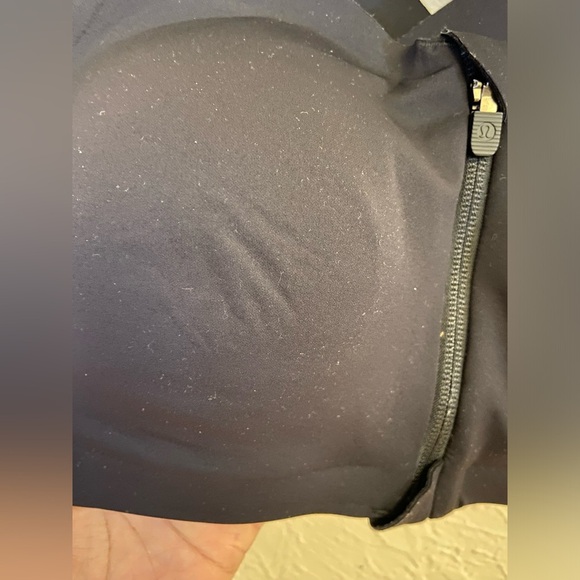 lululemon athletica Black Cross-Back Sports Bra - Picture 4 of 8